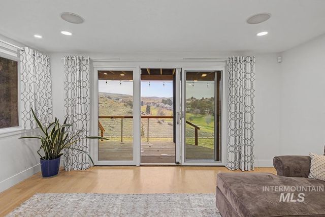 555 E Braemere Drive, Boise, ID 83702