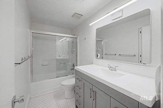 555 E Braemere Drive, Boise, ID 83702