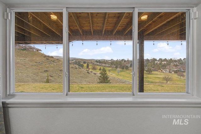 555 E Braemere Drive, Boise, ID 83702