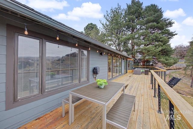 555 E Braemere Drive, Boise, ID 83702