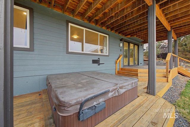 555 E Braemere Drive, Boise, ID 83702