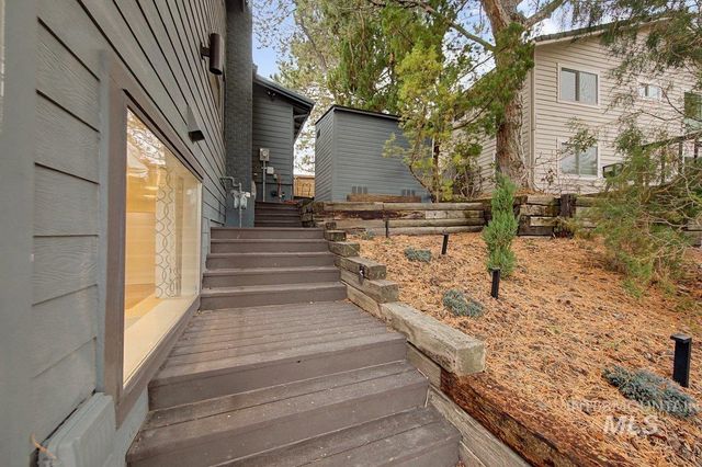 555 E Braemere Drive, Boise, ID 83702