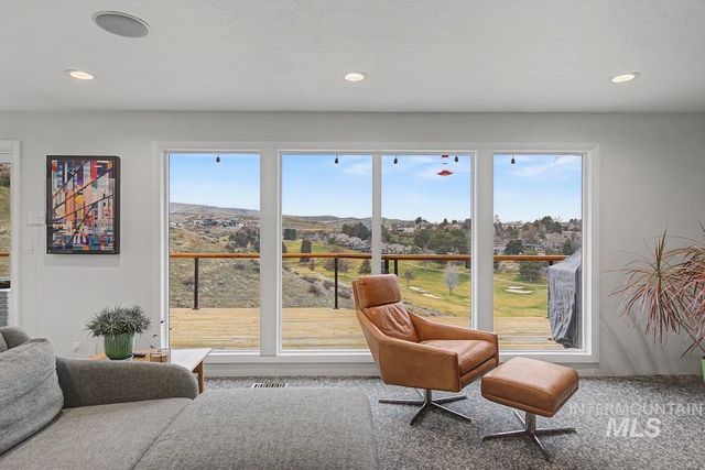 555 E Braemere Drive, Boise, ID 83702