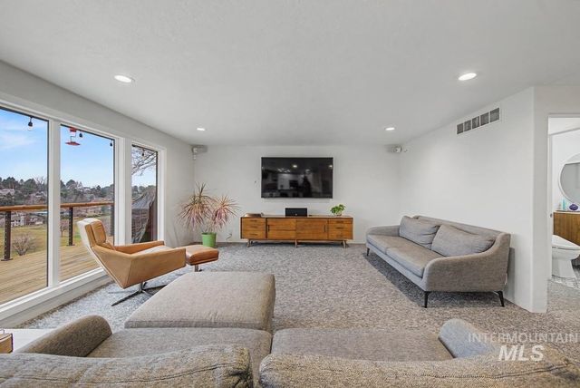 555 E Braemere Drive, Boise, ID 83702