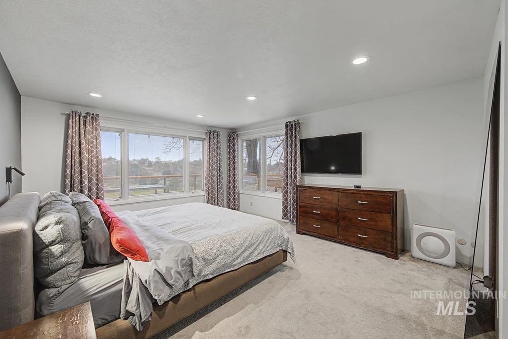 555 E Braemere Drive, Boise, ID 83702 photo 14