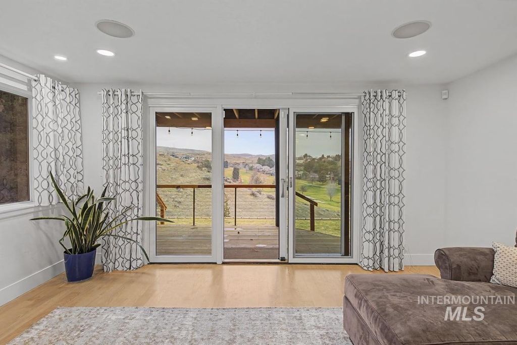 555 E Braemere Drive, Boise, ID 83702 photo 18