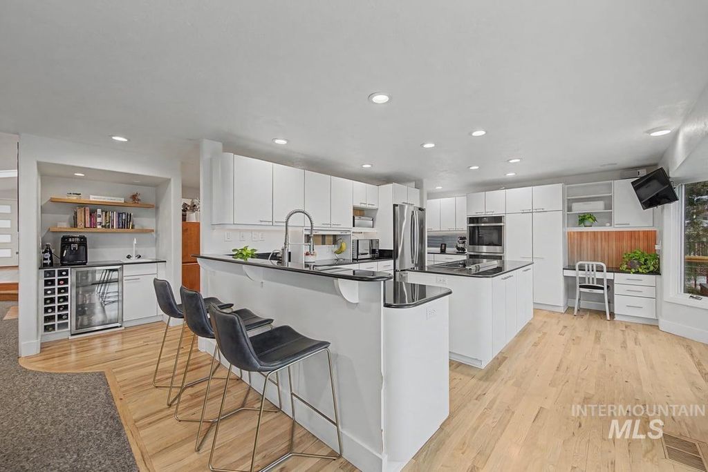 555 E Braemere Drive, Boise, ID 83702 photo 8