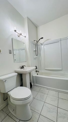 206 Winchester St 206, Brookline, MA 02446