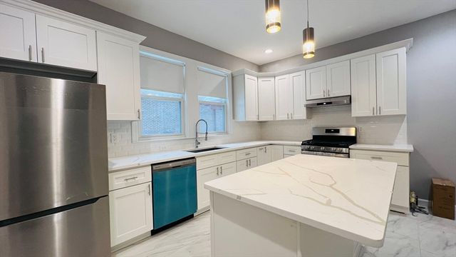 206 Winchester St 206, Brookline, MA 02446