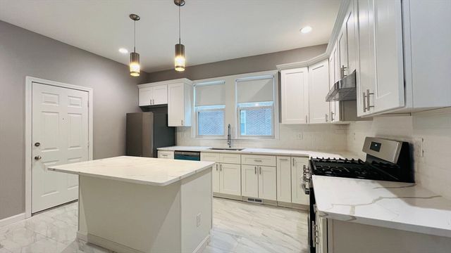 206 Winchester St 206, Brookline, MA 02446