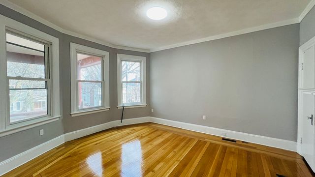 206 Winchester St 206, Brookline, MA 02446