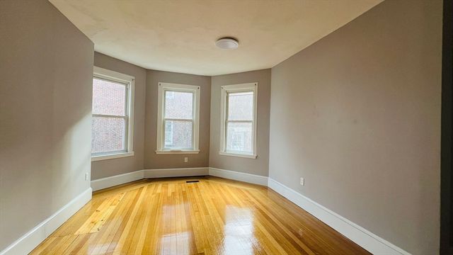 206 Winchester St 206, Brookline, MA 02446