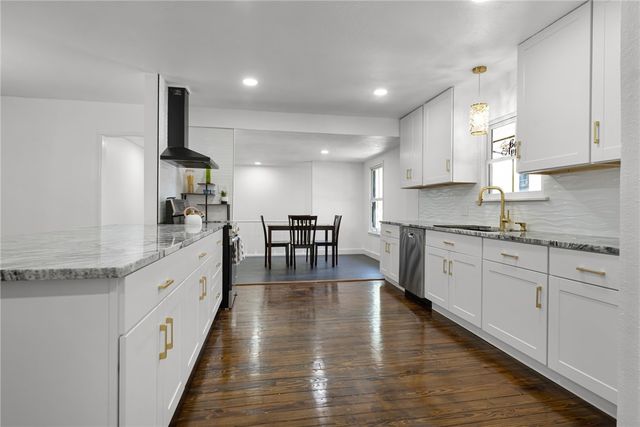 1012 E MAIN, Sinton, TX 78387