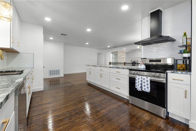 1012 E MAIN, Sinton, TX 78387