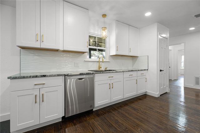 1012 E MAIN, Sinton, TX 78387