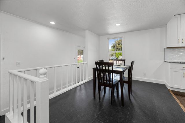 1012 E MAIN, Sinton, TX 78387