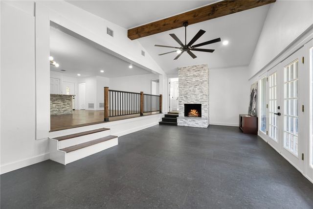 1012 E MAIN, Sinton, TX 78387