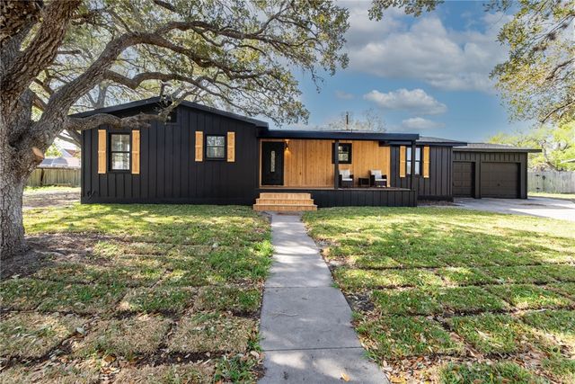 1012 E MAIN, Sinton, TX 78387