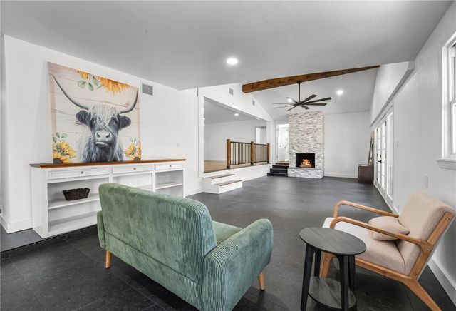 1012 E MAIN, Sinton, TX 78387