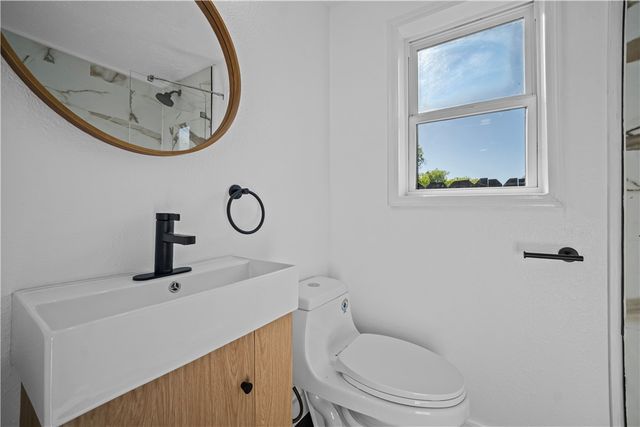 1012 E MAIN, Sinton, TX 78387