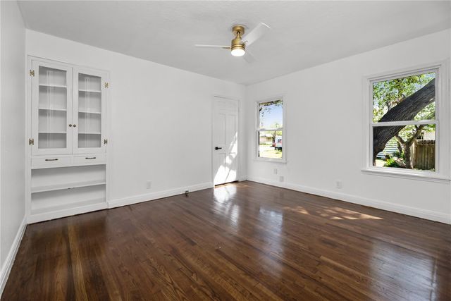 1012 E MAIN, Sinton, TX 78387