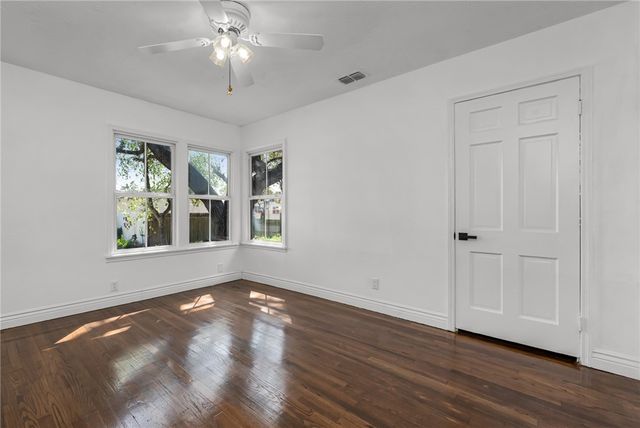 1012 E MAIN, Sinton, TX 78387