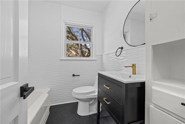 1012 E MAIN, Sinton, TX 78387