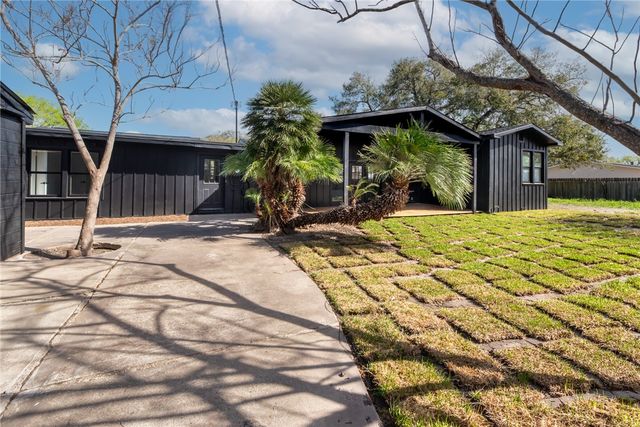 1012 E MAIN, Sinton, TX 78387