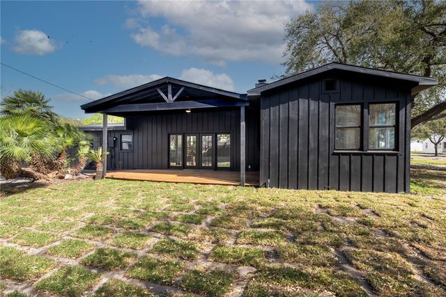 1012 E MAIN, Sinton, TX 78387