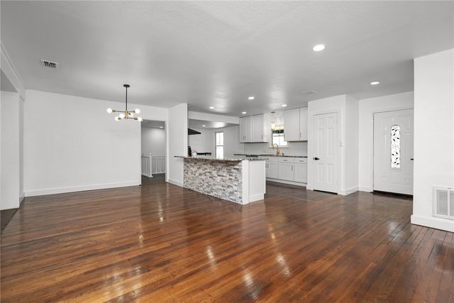 1012 E MAIN, Sinton, TX 78387