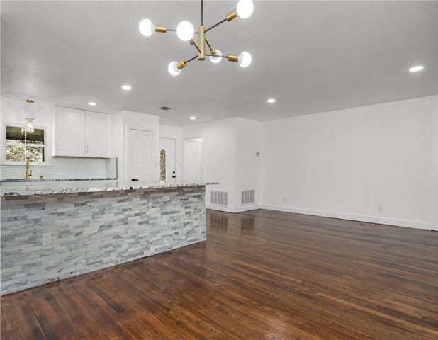 1012 E MAIN, Sinton, TX 78387