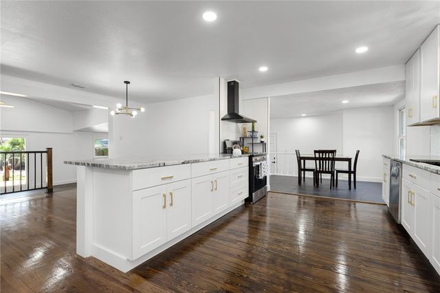 1012 E MAIN, Sinton, TX 78387