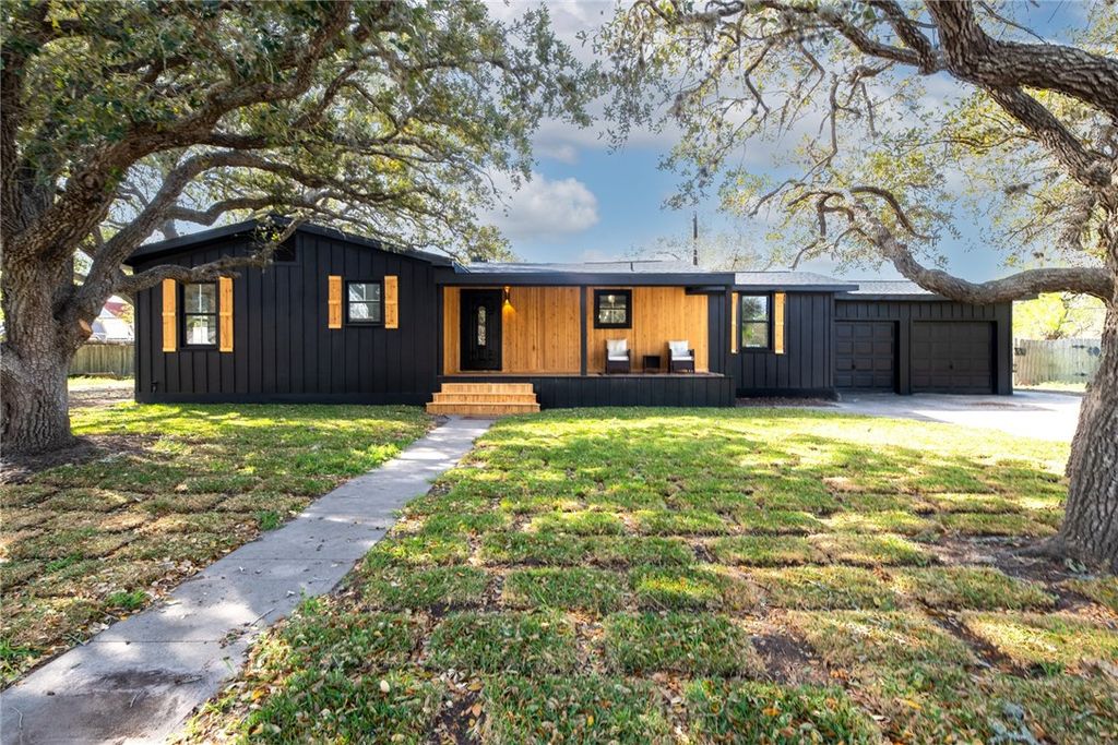 1012 E MAIN, Sinton, TX 78387