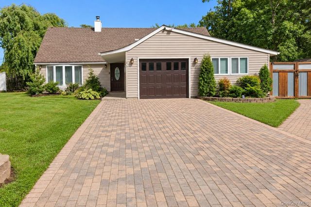 39 Split Cedar Drive, Islandia, NY 11749