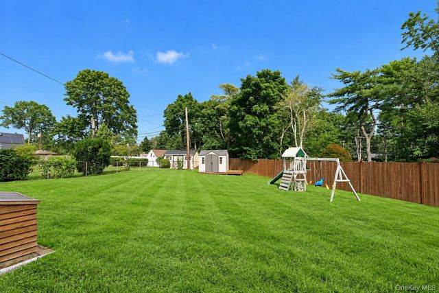 39 Split Cedar Drive, Islandia, NY 11749