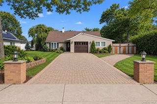 39 Split Cedar Drive, Islandia, NY 11749
