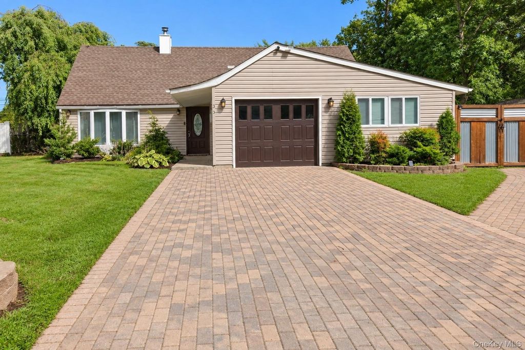 39 Split Cedar Drive, Islandia, NY 11749 — photo 2