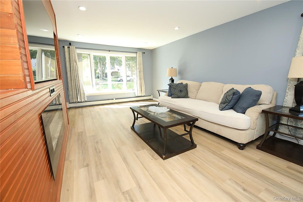 39 Split Cedar Drive, Islandia, NY 11749 — photo 5