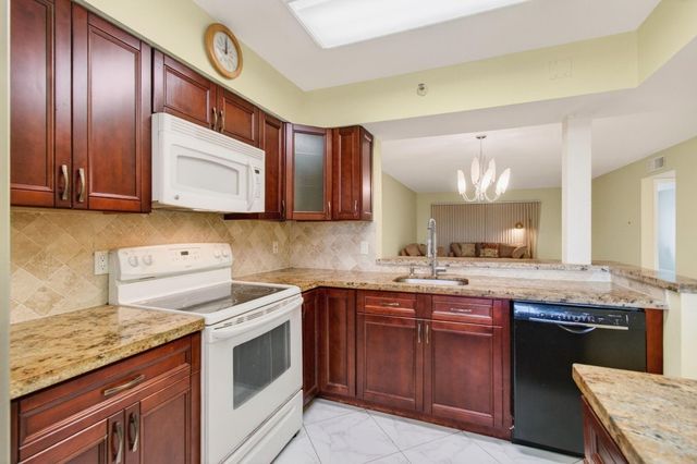 7076 Huntington Lane 608, Delray Beach, FL 33446