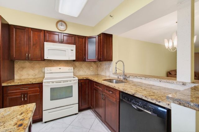 7076 Huntington Lane 608, Delray Beach, FL 33446