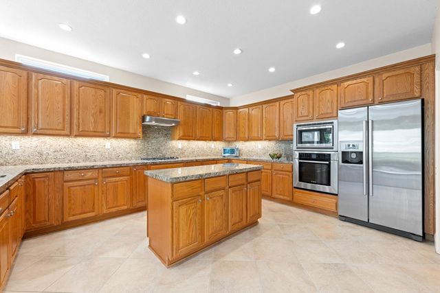 1523 Barn Valley Ln, Lincoln, CA 95648