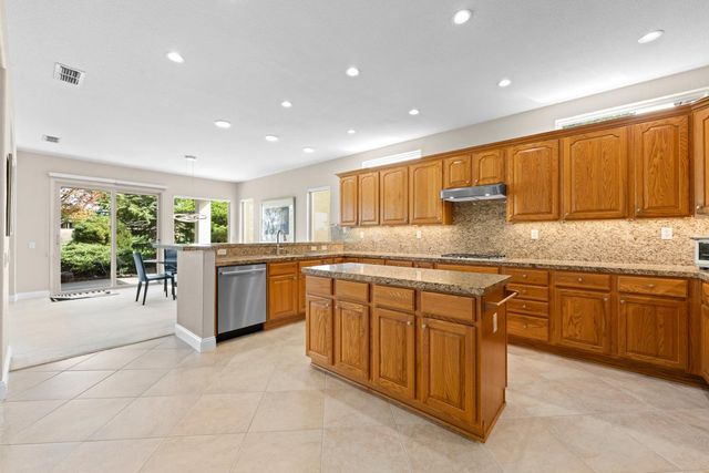 1523 Barn Valley Ln, Lincoln, CA 95648