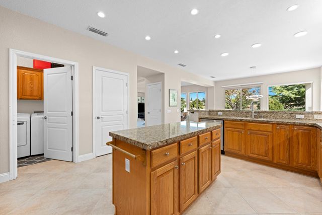 1523 Barn Valley Ln, Lincoln, CA 95648