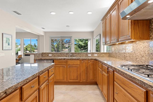 1523 Barn Valley Ln, Lincoln, CA 95648