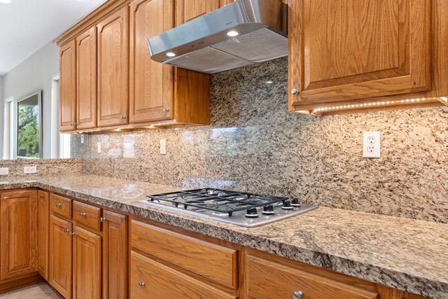 1523 Barn Valley Ln, Lincoln, CA 95648