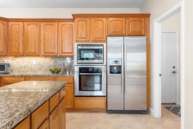 1523 Barn Valley Ln, Lincoln, CA 95648