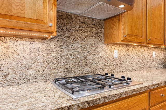 1523 Barn Valley Ln, Lincoln, CA 95648