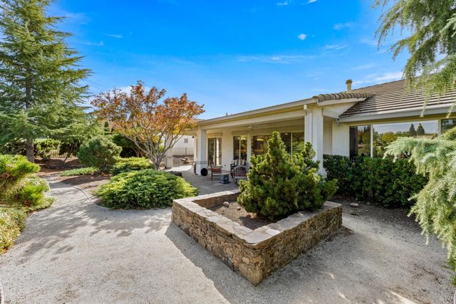 1523 Barn Valley Ln, Lincoln, CA 95648