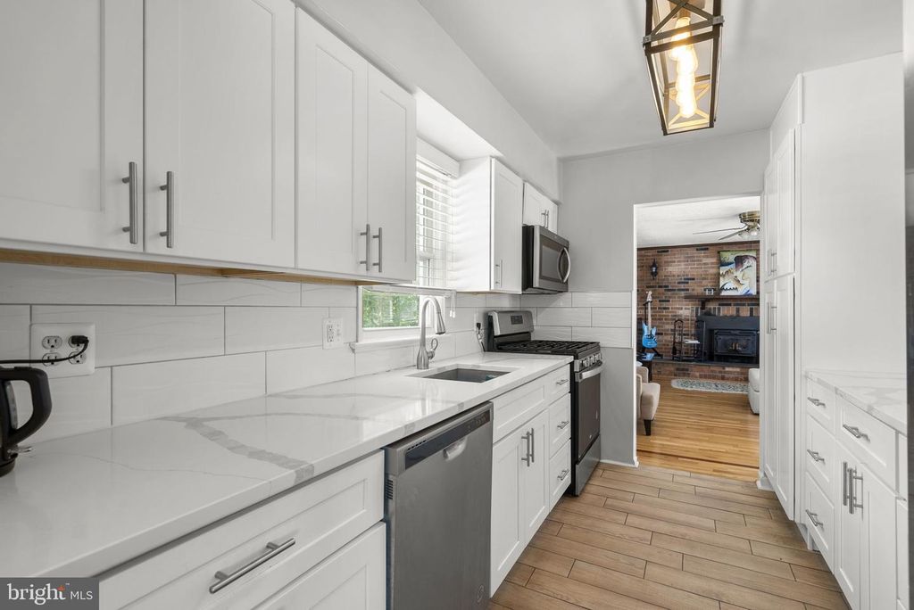 Image 12 of property listing at 1108 GRANDIN AVE, Rockville, MD 20851