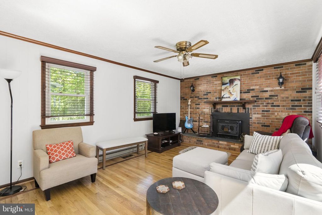 Image 14 of property listing at 1108 GRANDIN AVE, Rockville, MD 20851